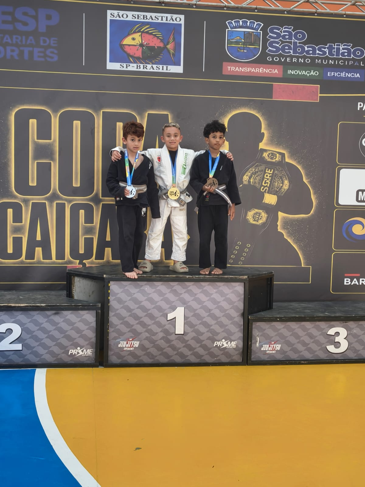 Pedrinho em primeiro lugar no pódio da Copa Caiçara